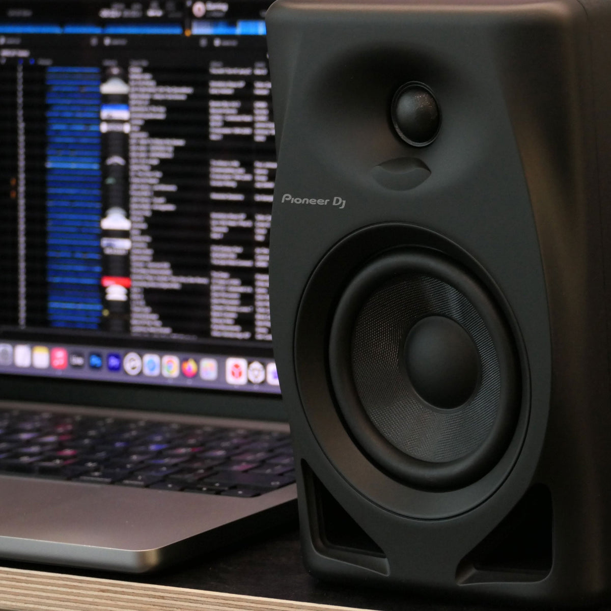 Starter DJ Package - AlphaTheta DDJ-FLX2 Bundle